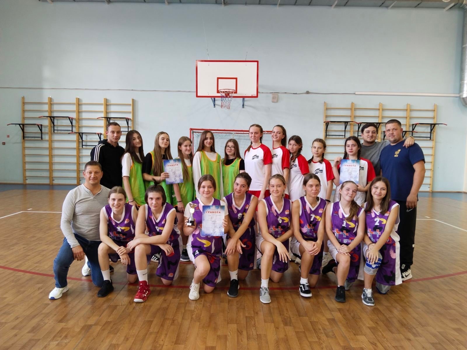 Соревнования по баскетболу среди школ Кировского района.