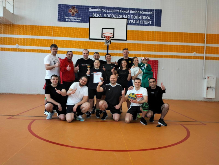 Соревнования по волейболу среди общеобразовательных учреждений Кировского района г. Саратова.