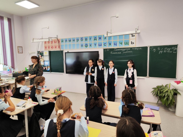 Наставники программы «Орлята России» провели творческий мастер-класс для учащихся 4-х классов.