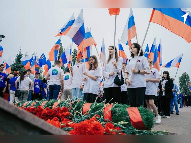 Лицеисты приняли участие в праздновании Дня Государственного флага в Парке Победы.
