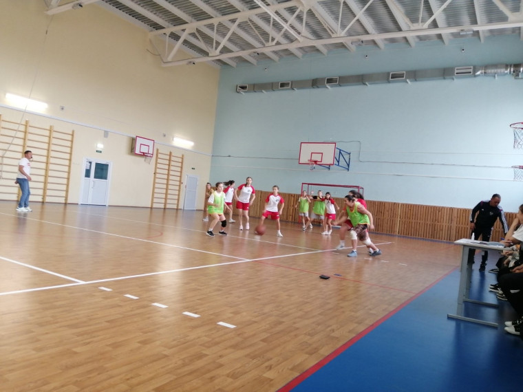 Соревнования по баскетболу среди школ Кировского района.